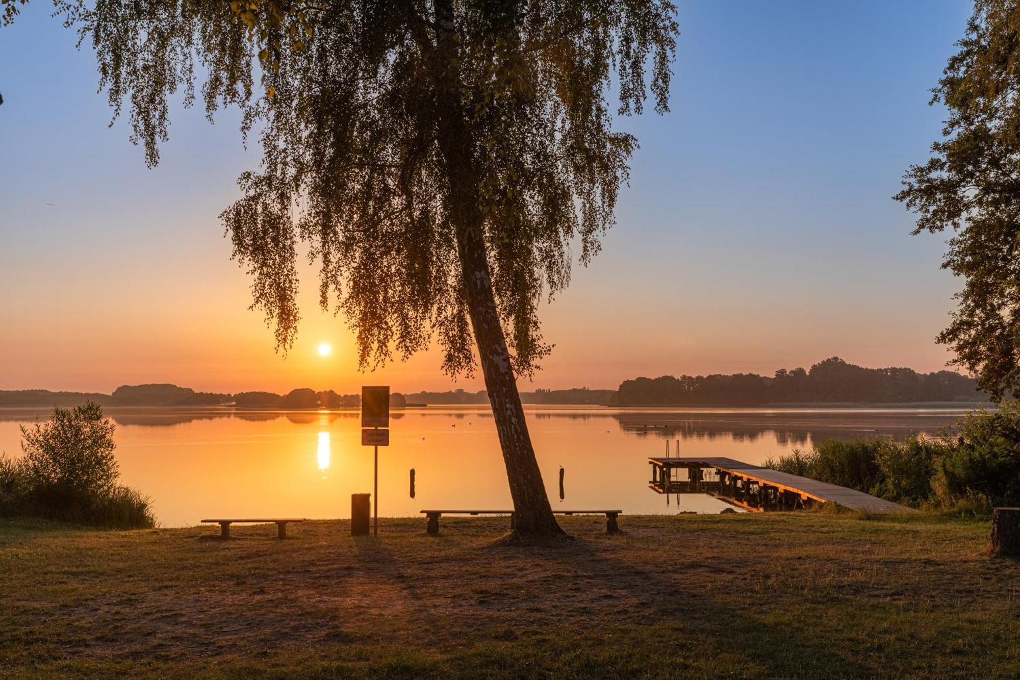 Appartamento Lotusblume - 5 Sterne Ferienunterkunft Mit Moeblierter Terrasse Am Krakower See Krakow am See Esterno foto